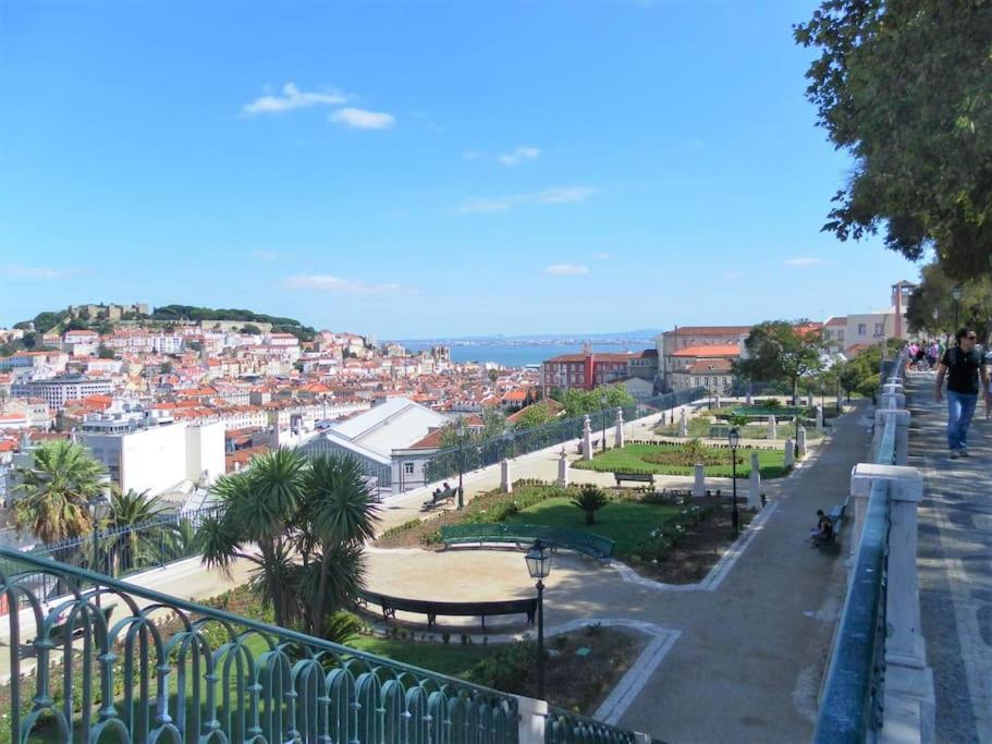 Appartamento Mm3 Baixa Rossio Castle View! Lisbona Esterno foto